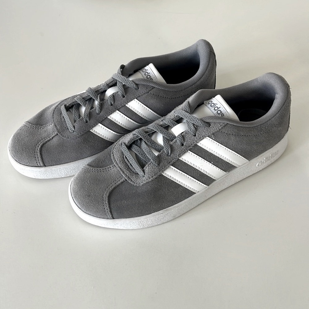Adidas Sneakers